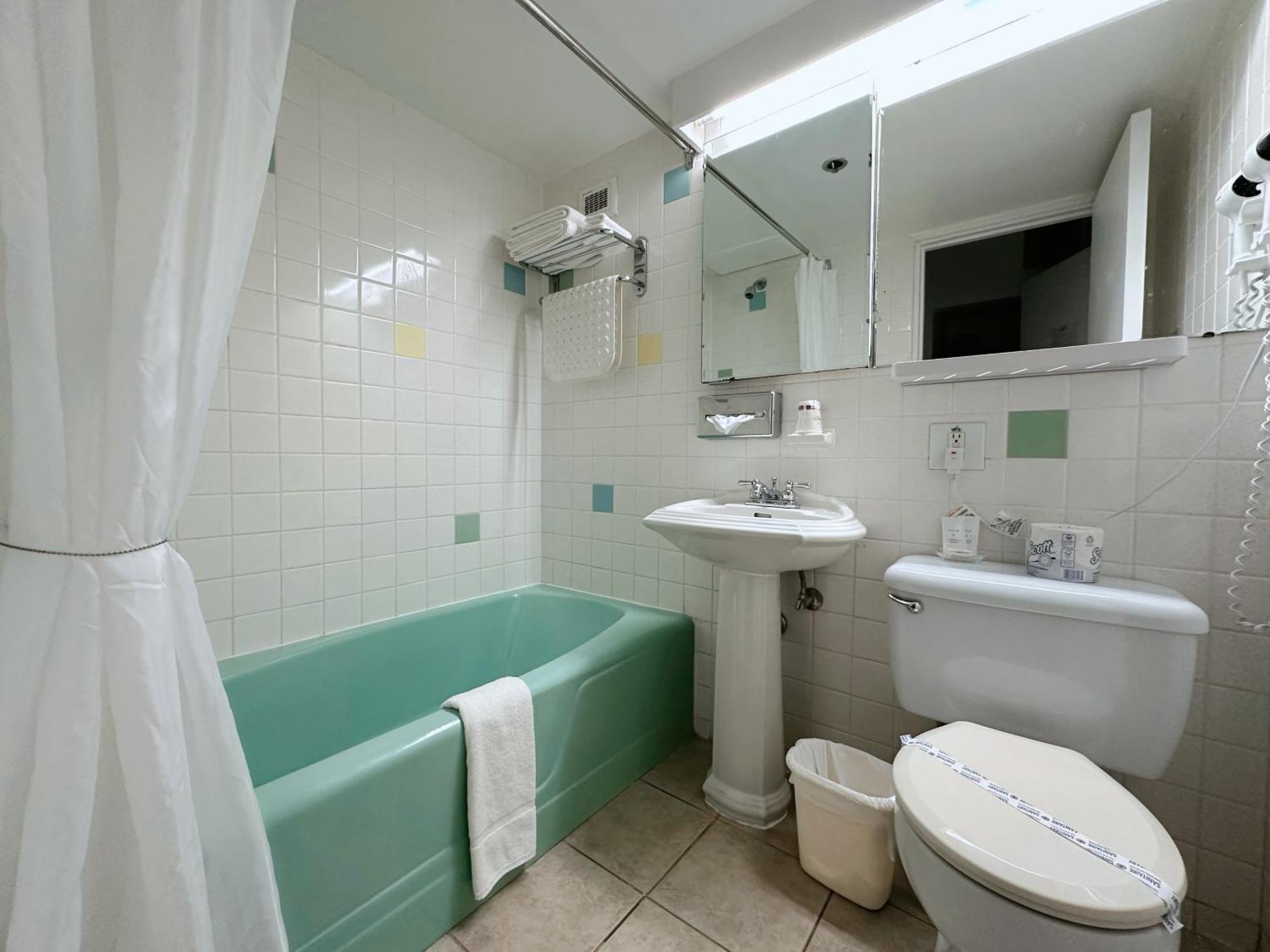 Hotel La Caravelle Baie-Comeau Eksteriør billede